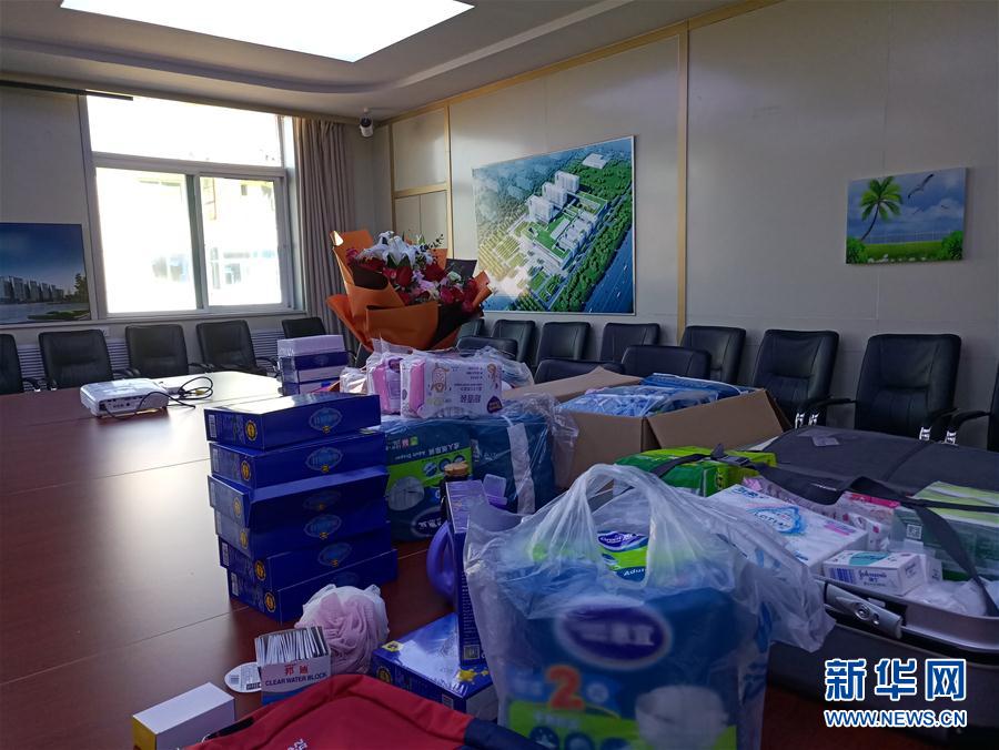 （在習(xí)近平新時(shí)代中國特色社會(huì)主義思想指引下&mdash;&mdash;新時(shí)代新作為新篇章&middot;習(xí)近平總書記關(guān)切事&middot;圖文互動(dòng)）（4）口罩擋不住你的美&mdash;&mdash;戰(zhàn)&ldquo;疫&rdquo;一線巾幗掠影