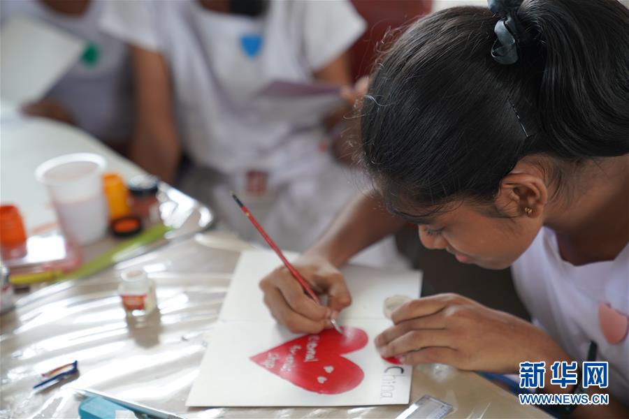 （國際&middot;圖文互動）（1）通訊：&ldquo;愛心是我們抗擊疾病最強(qiáng)的力量&rdquo;&mdash;&mdash;記斯里蘭卡德薇女子學(xué)校師生收到彭麗媛復(fù)信