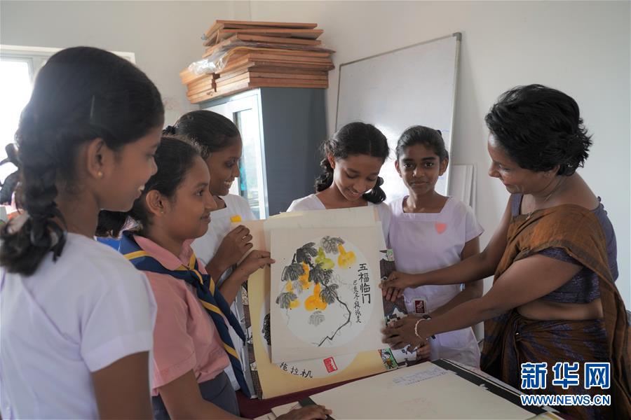 （國際&middot;圖文互動）（3）通訊：&ldquo;愛心是我們抗擊疾病最強(qiáng)的力量&rdquo;&mdash;&mdash;記斯里蘭卡德薇女子學(xué)校師生收到彭麗媛復(fù)信