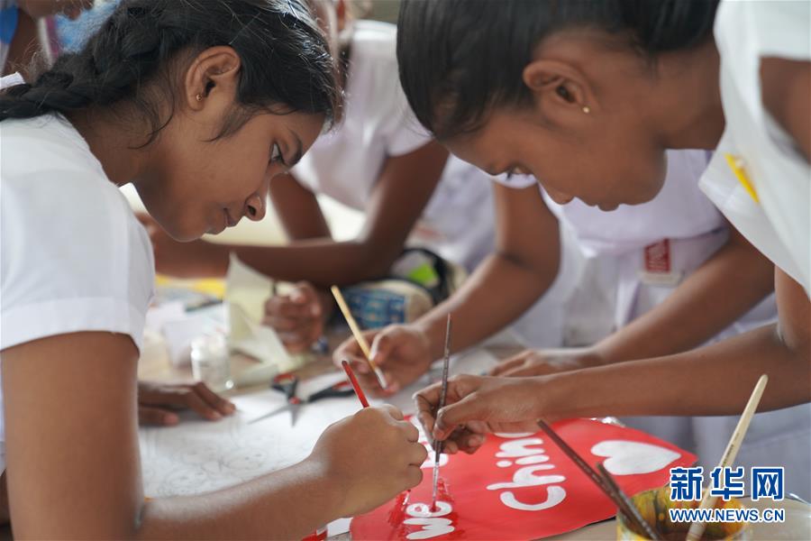 （國際&middot;圖文互動）（4）通訊：&ldquo;愛心是我們抗擊疾病最強(qiáng)的力量&rdquo;&mdash;&mdash;記斯里蘭卡德薇女子學(xué)校師生收到彭麗媛復(fù)信