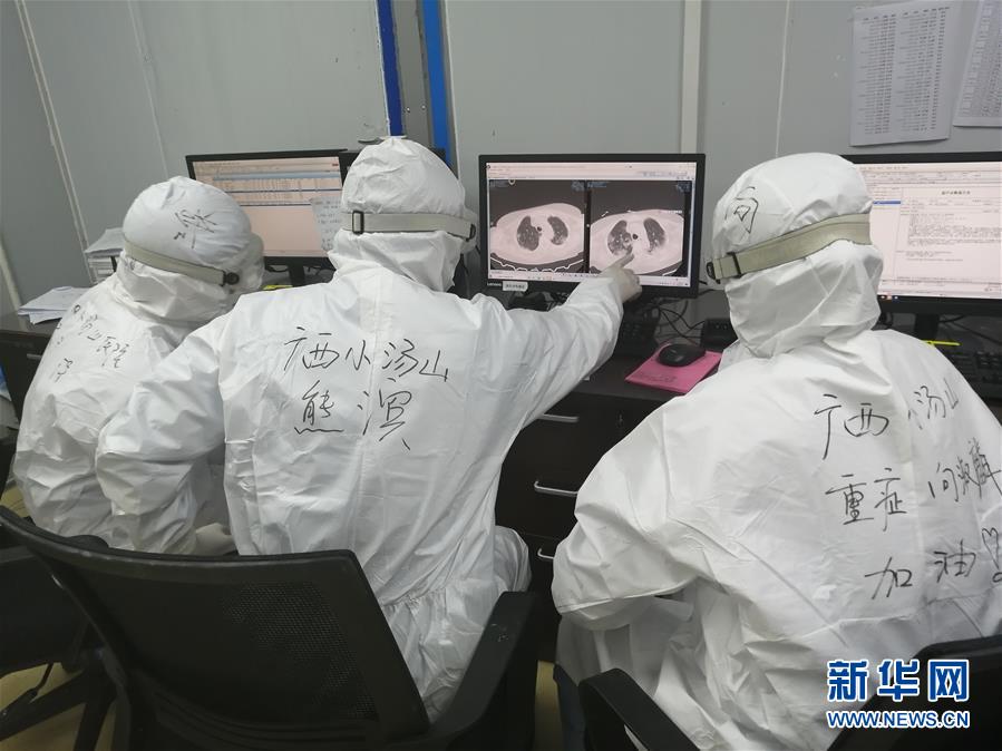 （一線抗疫群英譜&middot;圖文互動）（1）重癥醫(yī)生熊濱：守住生命的最后關(guān)口 