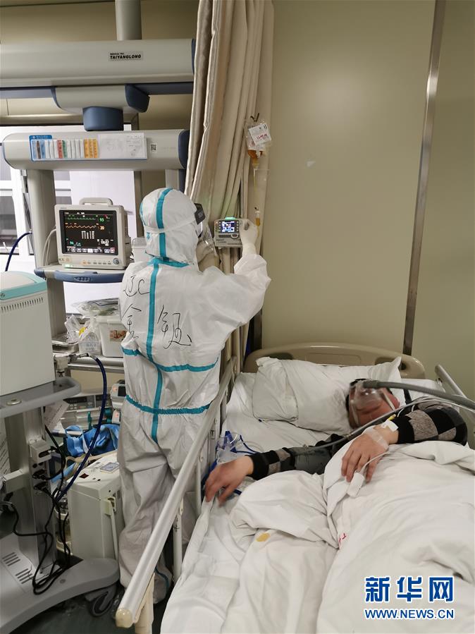 （一線抗疫群英譜&middot;圖文互動(dòng)）（4）生命之光，溫暖&ldquo;無面之交&rdquo;&mdash;&mdash;記抗疫一線重癥監(jiān)護(hù)室90后護(hù)士金鈺 