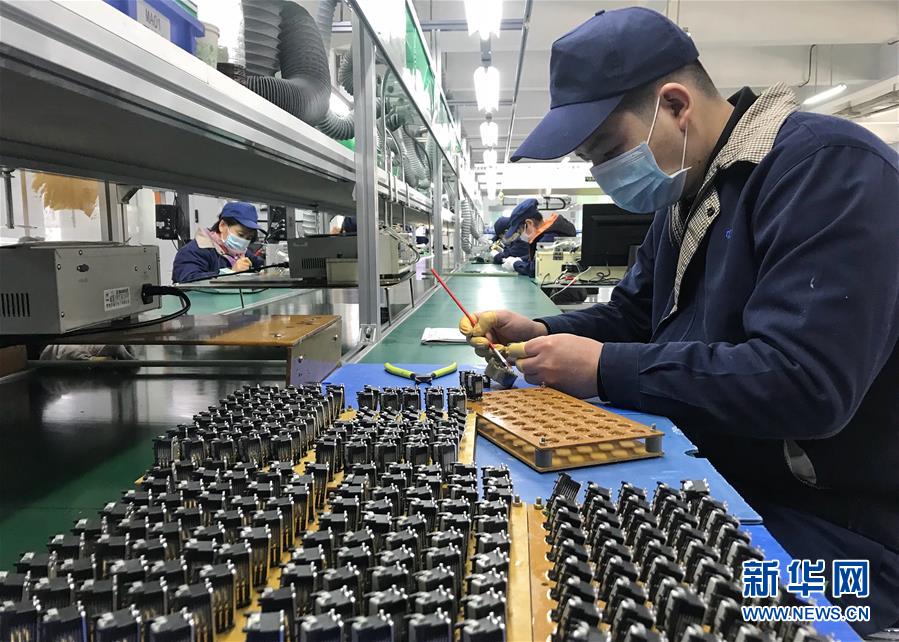 （在習近平新時代中國特色社會主義思想指引下&mdash;&mdash;新時代新作為新篇章&middot;習近平總書記關切事&middot;圖文互動）（1）精準發(fā)力抓統(tǒng)籌&mdash;&mdash;各地落實&ldquo;分區(qū)分級&rdquo;有序恢復生產生活