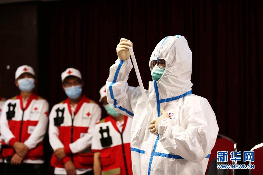 (國際疫情·圖文互動(dòng))(6)通訊:經(jīng)驗(yàn)豐富裝備精良 中國專家組在伊拉克助力抗疫