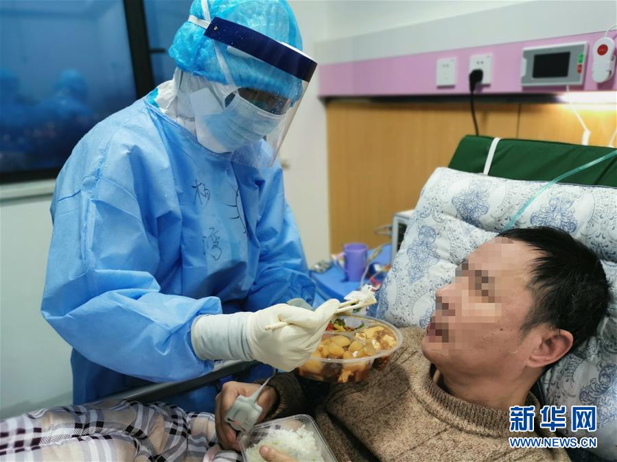 （一線抗疫群英譜&middot;圖文互動）（3）&ldquo;我們，撐得起！&rdquo;&mdash;&mdash;軍隊支援湖北醫(yī)療隊年輕醫(yī)務(wù)工作者的青春宣言