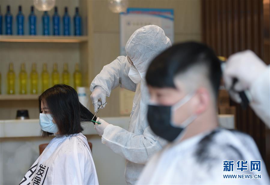 （新華全媒頭條&middot;圖文互動）（8）守護(hù)天使 同心戰(zhàn)&ldquo;疫&rdquo;&mdash;&mdash;各地多措并舉關(guān)愛一線醫(yī)務(wù)人員掃描