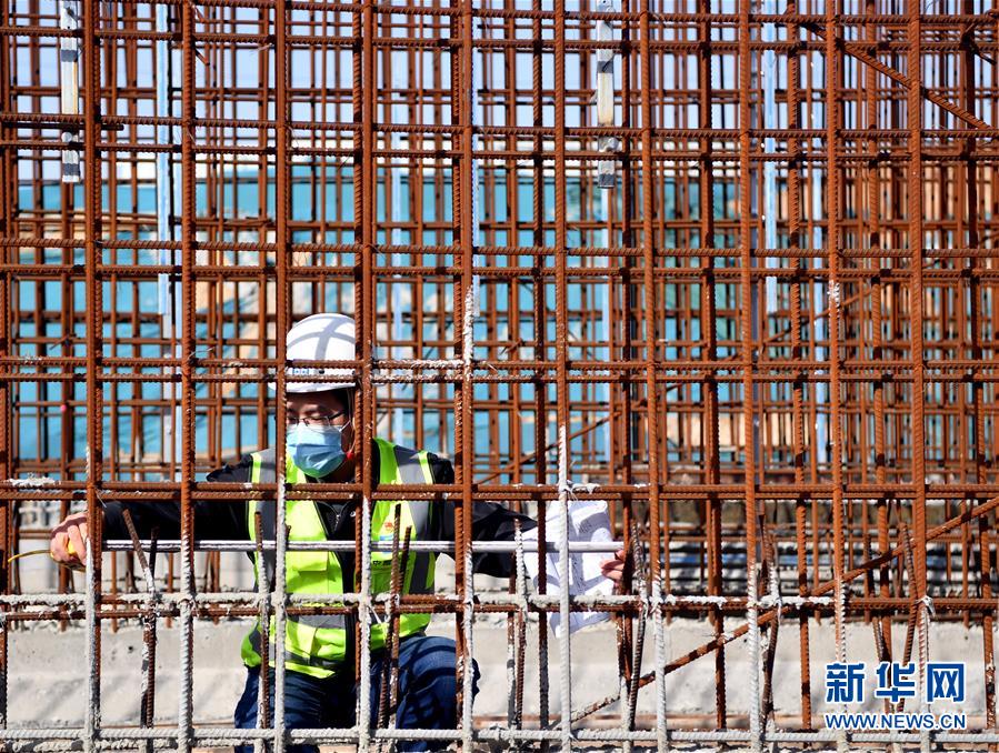 （一線抗疫群英譜&middot;圖文互動(dòng)）（6）和時(shí)間搶生命&mdash;&mdash;記鄭州岐伯山醫(yī)院&ldquo;90后&rdquo;參建者梁少智