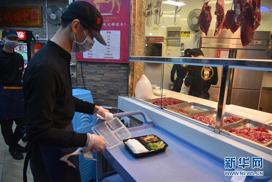 （聚焦復工復產(chǎn)&middot;圖文互動）（3）觸網(wǎng)接單、開發(fā)簡餐、直播賣貨&mdash;&mdash;餐企換招自救