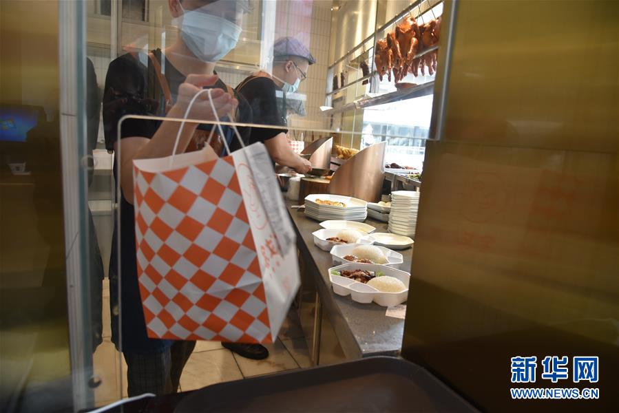 （聚焦復工復產(chǎn)&middot;圖文互動）（4）觸網(wǎng)接單、開發(fā)簡餐、直播賣貨&mdash;&mdash;餐企換招自救