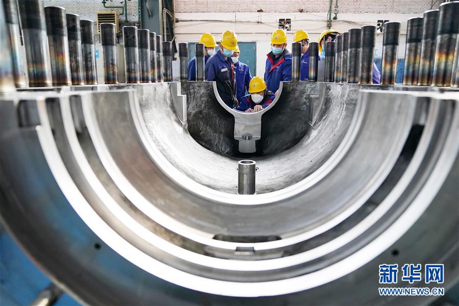 (新華全媒頭條·在習近平新時代中國特色社會主義思想指引下——新時代新作為新篇章·圖文互動)(8)同心戰(zhàn)“疫”彰顯人民至上——各地各部門貫徹落實習近平總書記重要指示精神統(tǒng)籌推進疫情防控和經(jīng)濟社會發(fā)展