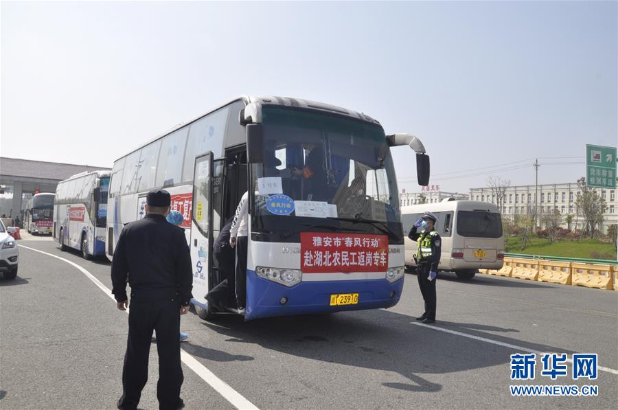 （中國(guó)經(jīng)濟(jì)新觀察&middot;圖文互動(dòng)）（1）超1億農(nóng)民工返崗！&mdash;&mdash;穩(wěn)就業(yè)硬舉措助外來(lái)務(wù)工人員&ldquo;有活干&rdquo;&ldquo;有錢(qián)賺&rdquo;