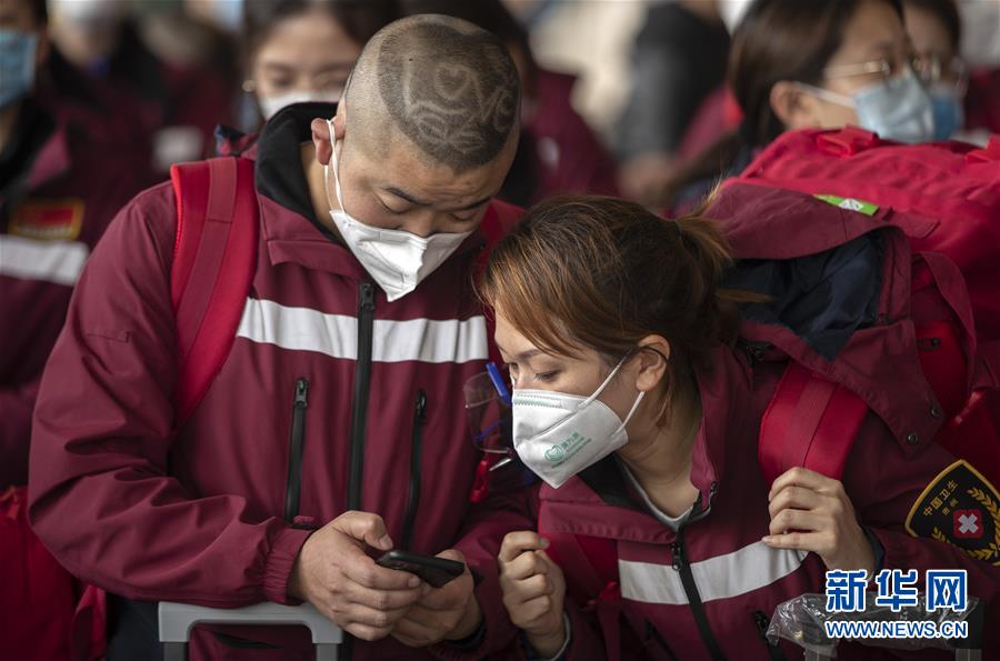 （新華全媒頭條&middot;圖文互動(dòng)）（9）最美逆行者，武漢永遠(yuǎn)記得你！&mdash;&mdash;首批援鄂醫(yī)療隊(duì)返程紀(jì)實(shí)