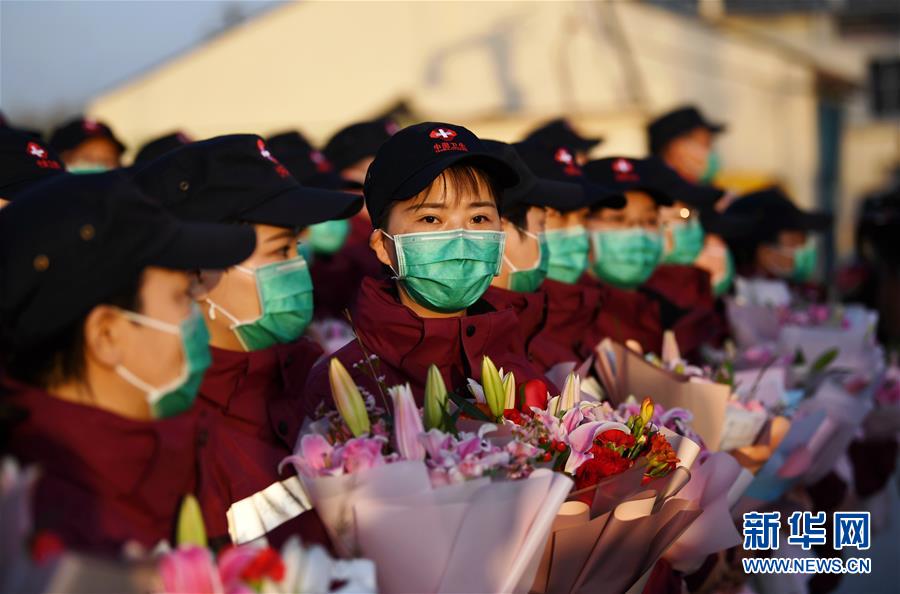 （新華全媒頭條&middot;圖文互動(dòng)）（17）最美逆行者，武漢永遠(yuǎn)記得你！&mdash;&mdash;首批援鄂醫(yī)療隊(duì)返程紀(jì)實(shí)