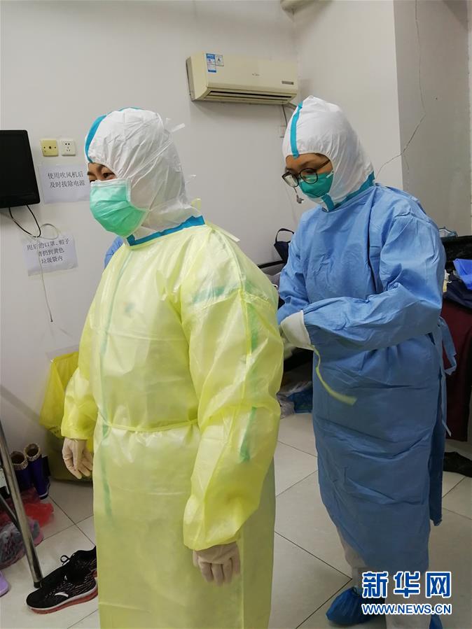 （一線抗疫群英譜&middot;圖文互動(dòng)）（1）在武漢，我為白衣戰(zhàn)士&ldquo;鑄起鎧甲&rdquo;&mdash;&mdash;記天津市腫瘤醫(yī)院醫(yī)師路佳