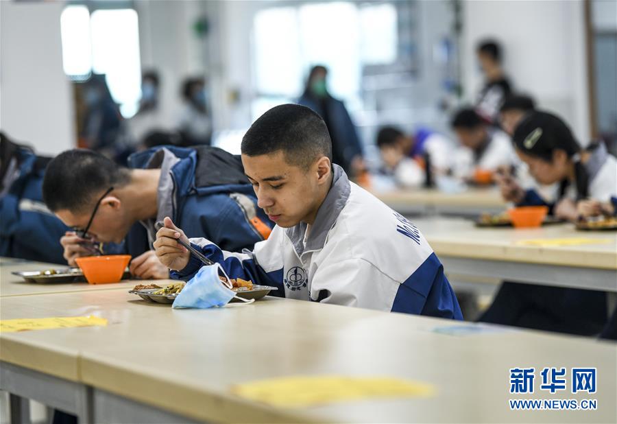 （圖文互動）（6）&ldquo;早&rdquo;安同學，&ldquo;早&rdquo;安老師！&mdash;&mdash;新疆初高中畢業(yè)班復課一周回訪見聞