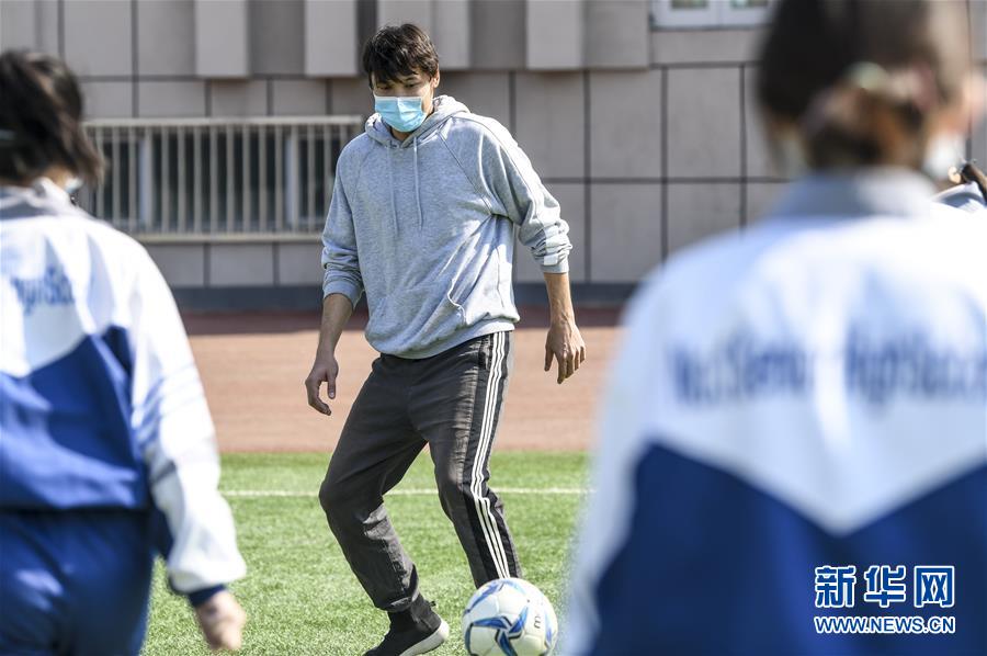 （圖文互動）（1）&ldquo;早&rdquo;安同學，&ldquo;早&rdquo;安老師！&mdash;&mdash;新疆初高中畢業(yè)班復課一周回訪見聞