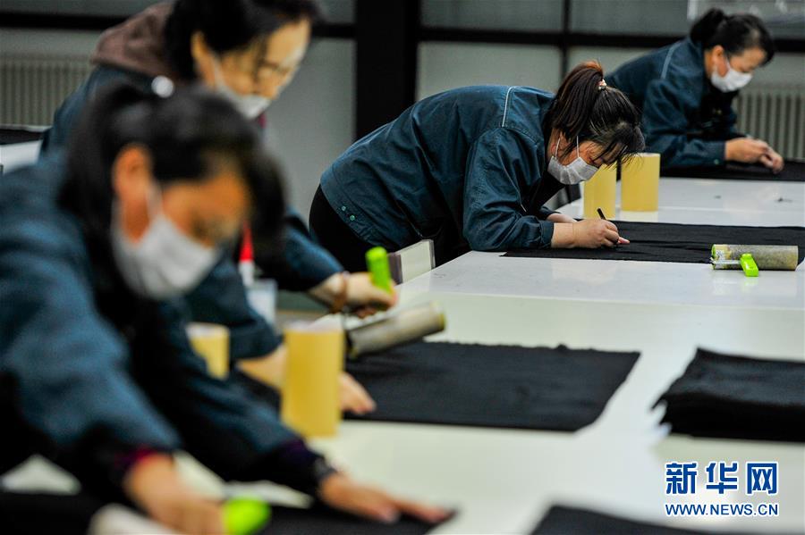 （在習(xí)近平新時(shí)代中國(guó)特色社會(huì)主義思想指引下&mdash;&mdash;新時(shí)代新作為新篇章&middot;習(xí)近平總書記關(guān)切事&middot;圖文互動(dòng)）（7）穩(wěn)住千家萬戶的&ldquo;飯碗&rdquo;&mdash;&mdash;各地積極穩(wěn)就業(yè)化解疫情影響