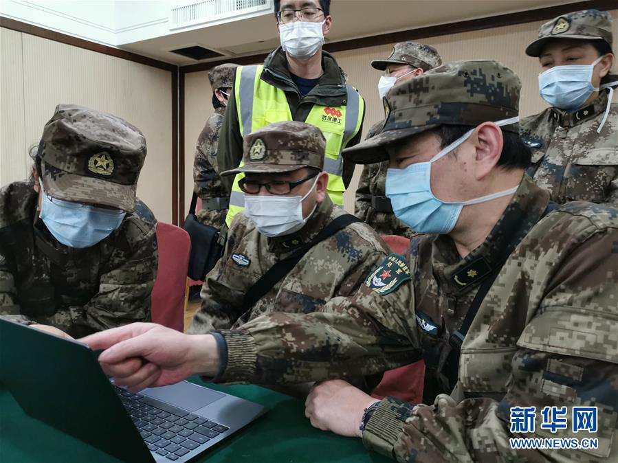 (新華全媒頭條·圖文互動)(9)和時間拼速度 與死神搶生命——火神山醫(yī)院重癥醫(yī)學一科里的“生死戰(zhàn)”