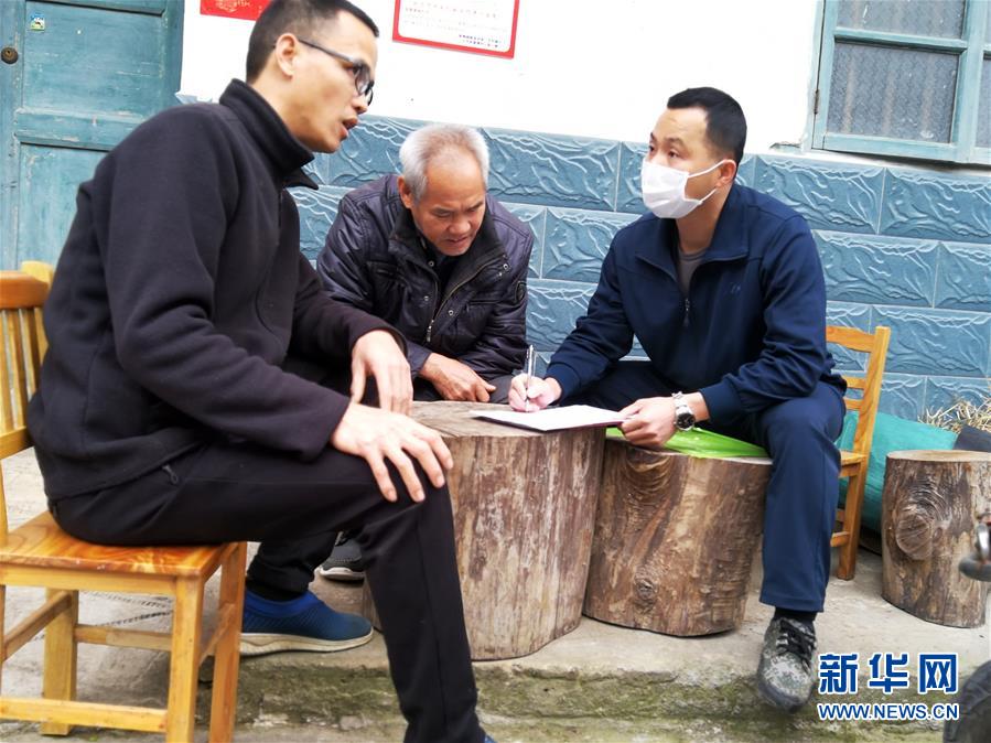 （習(xí)近平致敬的戰(zhàn)&ldquo;疫&rdquo;英雄&middot;下沉干部篇&middot;圖文互動(dòng)）（6）他們，挺身而出守防線