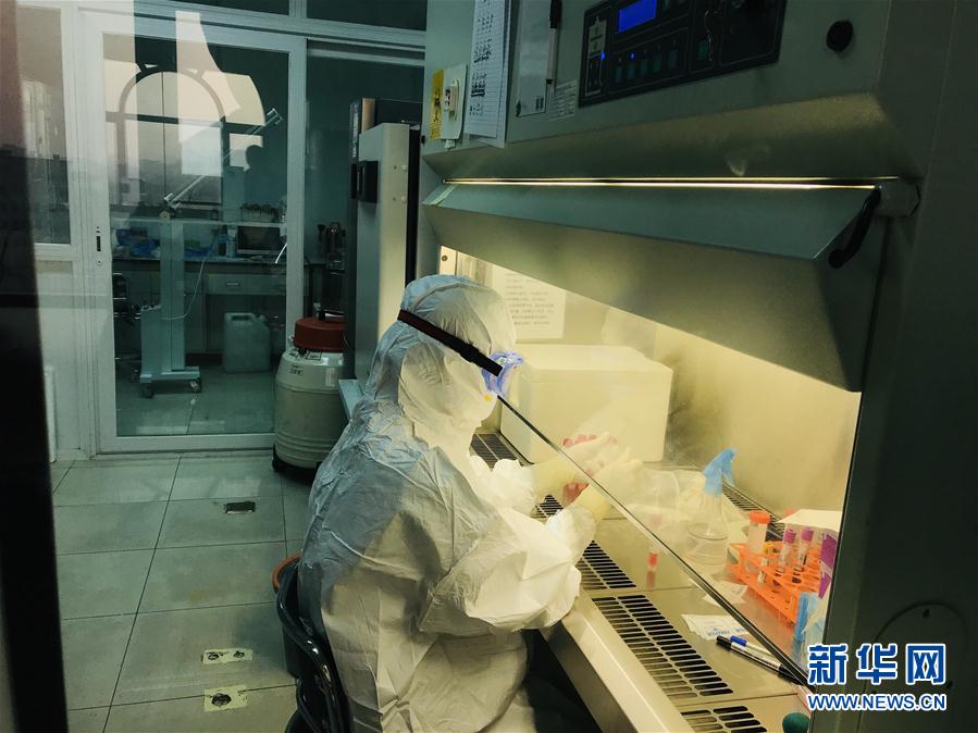 （習(xí)近平致敬的戰(zhàn)&ldquo;疫&rdquo;英雄&middot;科技工作者篇&middot;圖文互動(dòng)）（3）他們，爭(zhēng)分奪秒與病魔較量