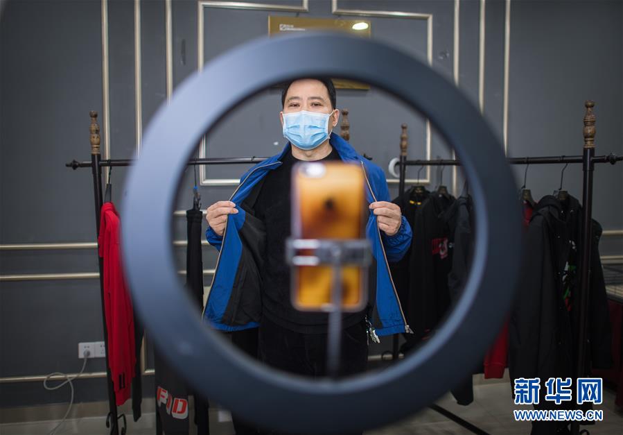 （在習近平新時代中國特色社會主義思想指引下&mdash;&mdash;新時代新作為新篇章&middot;習近平總書記關切事&middot;圖文互動）（3）化&ldquo;危&rdquo;為&ldquo;機&rdquo;　念好&ldquo;新&rdquo;字訣&mdash;&mdash;各地產(chǎn)業(yè)發(fā)展&ldquo;新&rdquo;動向掃描