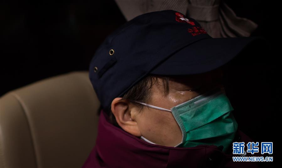 （新華全媒頭條&middot;習(xí)近平致敬的戰(zhàn)&ldquo;疫&rdquo;英雄&middot;武漢人民篇&middot;圖文互動）（11）壯哉，大武漢&mdash;&mdash;獻給英雄的武漢人民