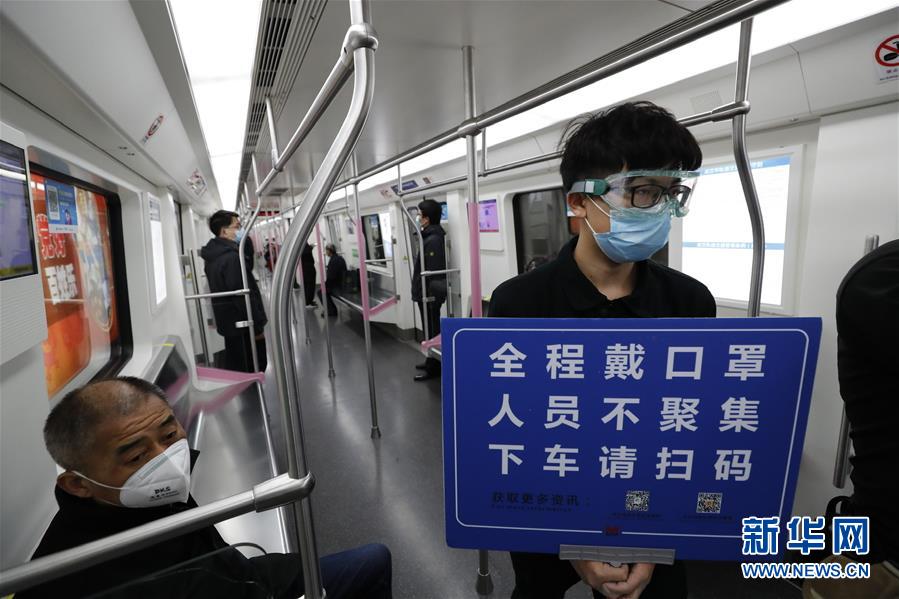 （新華全媒頭條&middot;習(xí)近平致敬的戰(zhàn)&ldquo;疫&rdquo;英雄&middot;武漢人民篇&middot;圖文互動）（13）壯哉，大武漢&mdash;&mdash;獻給英雄的武漢人民