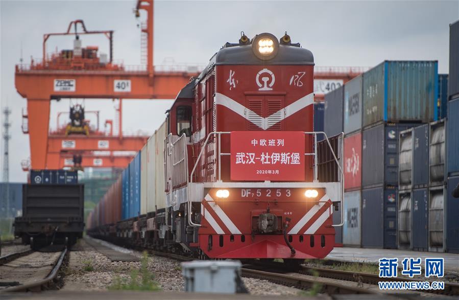 （新華全媒頭條&middot;習(xí)近平致敬的戰(zhàn)&ldquo;疫&rdquo;英雄&middot;武漢人民篇&middot;圖文互動）（14）壯哉，大武漢&mdash;&mdash;獻給英雄的武漢人民