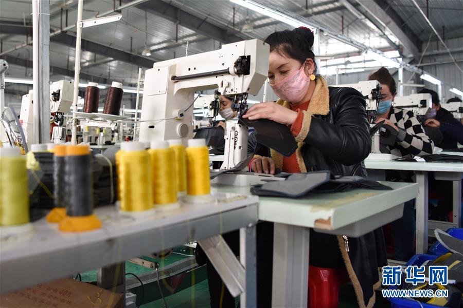 （決戰(zhàn)決勝脫貧攻堅&middot;圖文互動）（4）決戰(zhàn)昆侖&mdash;&mdash;新疆聚焦10個未摘帽縣展開深度貧困攻堅戰(zhàn) 