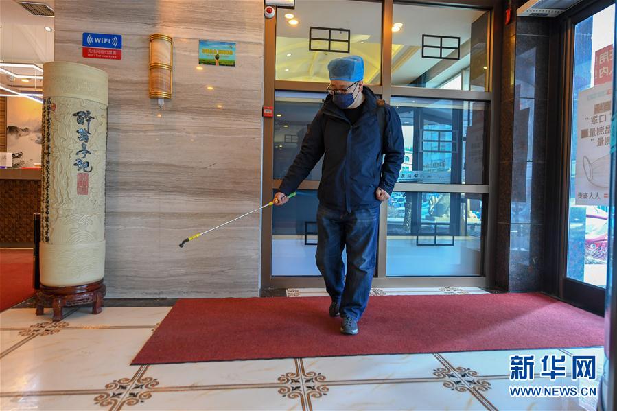 (一線抗疫群英譜·圖文互動(dòng))(5)服務(wù)白衣天使的“管家”艾厚宇