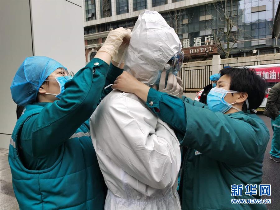 （聚焦疫情防控&middot;圖文互動）（4）急救車輪上的45天