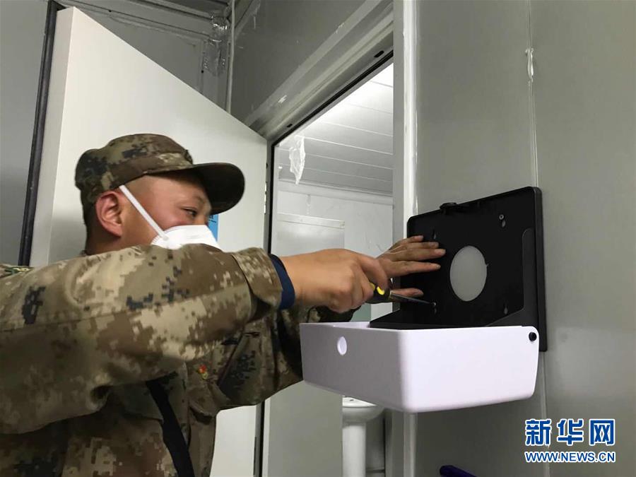 (新華全媒頭條·圖文互動(dòng))(12)致敬“沉默的英雄”——記武漢火神山雷神山醫(yī)院的建設(shè)者