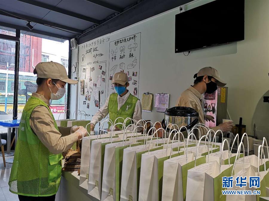 （新華全媒頭條&middot;圖文互動(dòng)）（10）星火成炬&mdash;&mdash;記戰(zhàn)&ldquo;疫&rdquo;中的志愿服務(wù)英雄