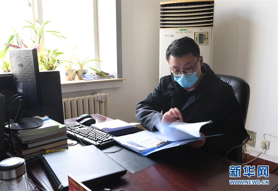 （一線抗疫群英譜&middot;圖文互動(dòng)）（2）&ldquo;再年輕，也要學(xué)做頂梁柱&rdquo;&mdash;&mdash;記&ldquo;95后&rdquo;干警李文超