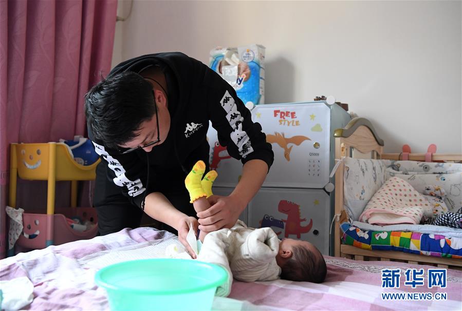 （一線抗疫群英譜&middot;圖文互動(dòng)）（3）&ldquo;再年輕，也要學(xué)做頂梁柱&rdquo;&mdash;&mdash;記&ldquo;95后&rdquo;干警李文超