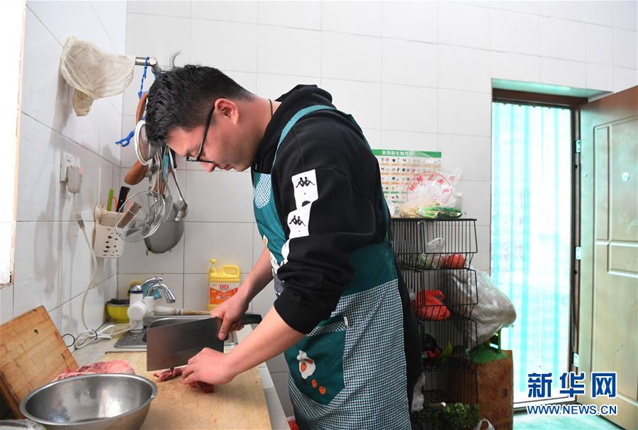 （一線抗疫群英譜&middot;圖文互動(dòng)）（4）&ldquo;再年輕，也要學(xué)做頂梁柱&rdquo;&mdash;&mdash;記&ldquo;95后&rdquo;干警李文超