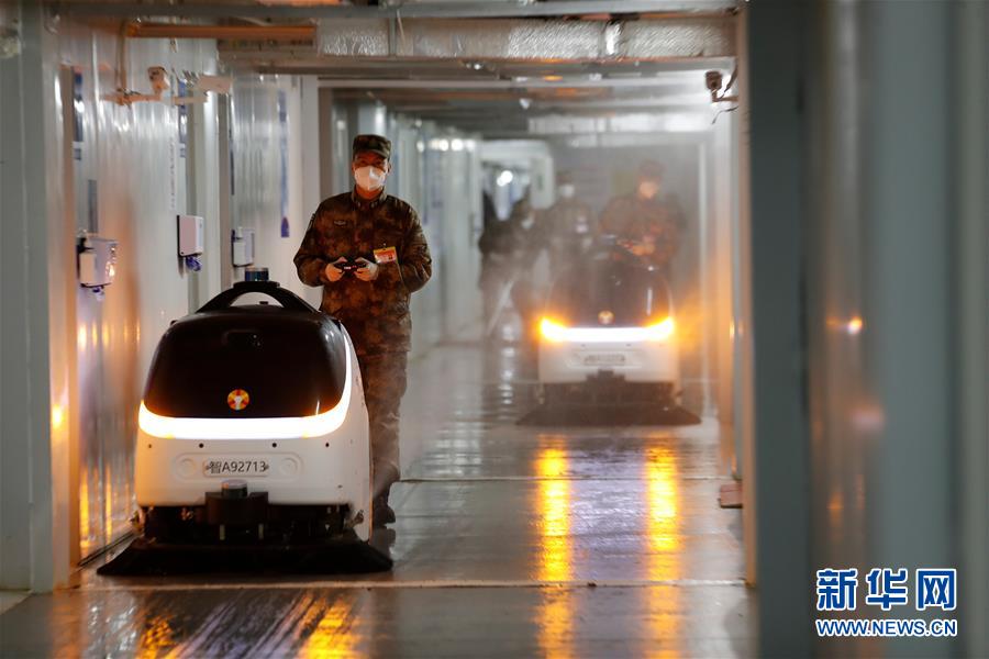 (一線抗疫群英譜·圖文互動(dòng))(2)二級(jí)軍士長(zhǎng)張鵬飛:“兵王”在此 有我無毒