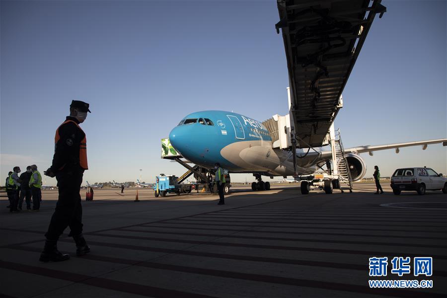 （圖文互動(dòng)&middot;國際疫情）（1）通訊：3.8萬公里的航程　跨越大洋的情誼&mdash;&mdash;記阿根廷從中國運(yùn)載防疫物資