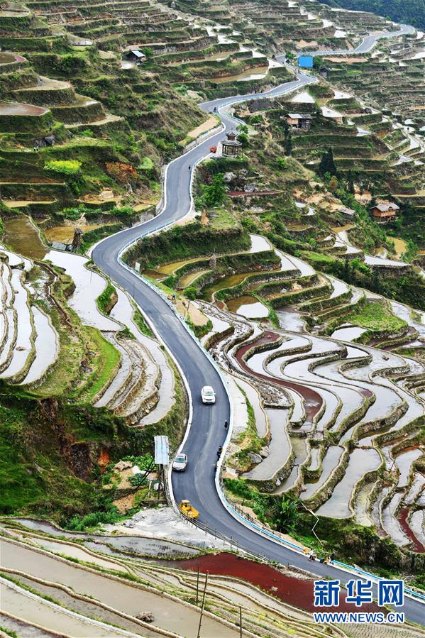 （在習近平新時代中國特色社會主義思想指引下&mdash;&mdash;新時代新作為新篇章&middot;習近平總書記關切事&middot;圖文互動）（9）啃下最后的硬骨頭&mdash;&mdash;脫貧攻堅掛牌督戰(zhàn)進行時