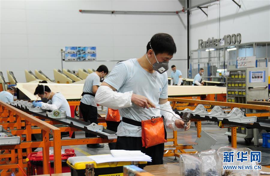 （在習(xí)近平新時(shí)代中國特色社會(huì)主義思想指引下&mdash;&mdash;新時(shí)代新作為新篇章&middot;習(xí)近平總書記關(guān)切事&middot;圖文互動(dòng)）（3）按下復(fù)工復(fù)產(chǎn)&ldquo;快進(jìn)鍵&rdquo;