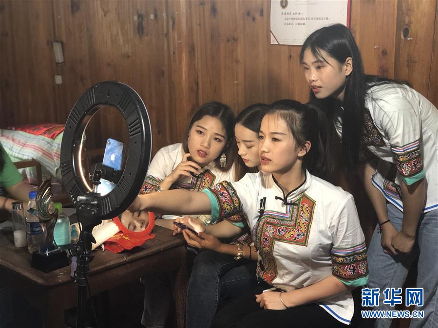 (決戰(zhàn)決勝脫貧攻堅(jiān)·圖文互動(dòng))(5)田野“變奏”讓薄土“生金”——貴州農(nóng)村產(chǎn)業(yè)革命助推脫貧攻堅(jiān)見(jiàn)聞