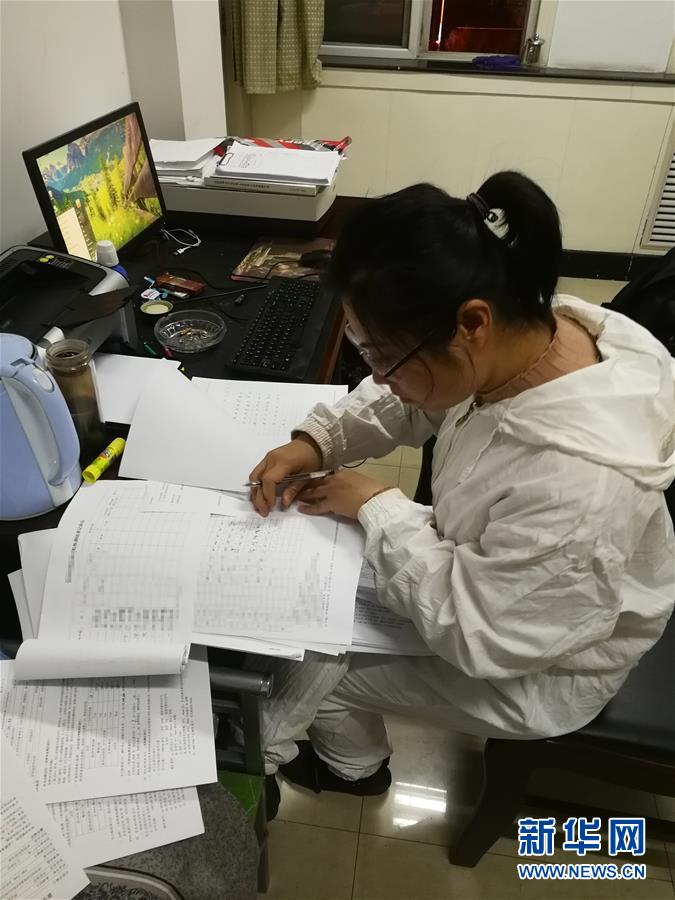 （一線抗疫群英譜&middot;圖文互動）（1）山西檢測員伉儷：疫情不退，決不放松