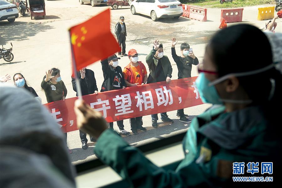 （聚焦疫情防控&middot;圖文互動(dòng)）（1）分秒必爭！一切為了治病救人&mdash;&mdash;中國抗疫生命至上的生動(dòng)實(shí)踐