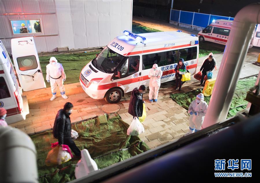 （聚焦疫情防控&middot;圖文互動(dòng)）（11）分秒必爭！一切為了治病救人&mdash;&mdash;中國抗疫生命至上的生動(dòng)實(shí)踐