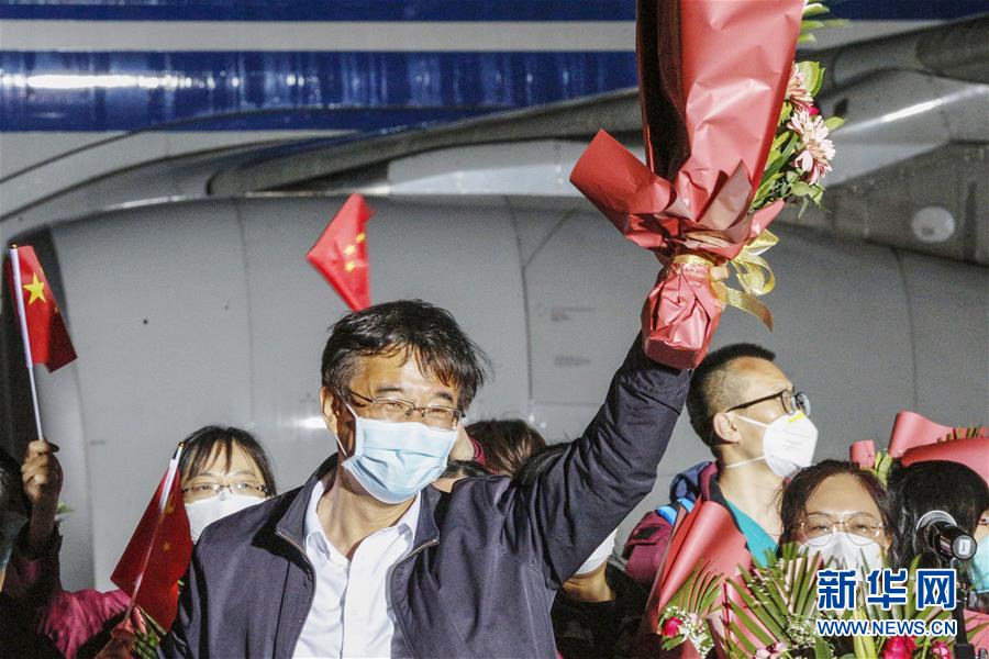 （聚焦疫情防控&middot;圖文互動(dòng)）（9）分秒必爭！一切為了治病救人&mdash;&mdash;中國抗疫生命至上的生動(dòng)實(shí)踐