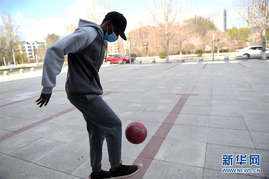 (抗疫中的真善美·圖文互動(dòng))(3)特殊的假期——一位非洲留學(xué)生班長(zhǎng)在中國(guó)的抗疫經(jīng)歷