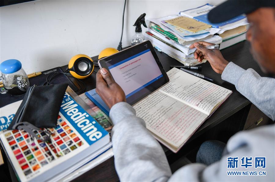 (抗疫中的真善美·圖文互動(dòng))(4)特殊的假期——一位非洲留學(xué)生班長(zhǎng)在中國(guó)的抗疫經(jīng)歷