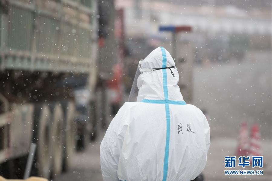 (新華全媒頭條·圖文互動(dòng))(7)戰(zhàn)斗在防疫最前沿——來(lái)自“五一”國(guó)際勞動(dòng)節(jié)的致敬