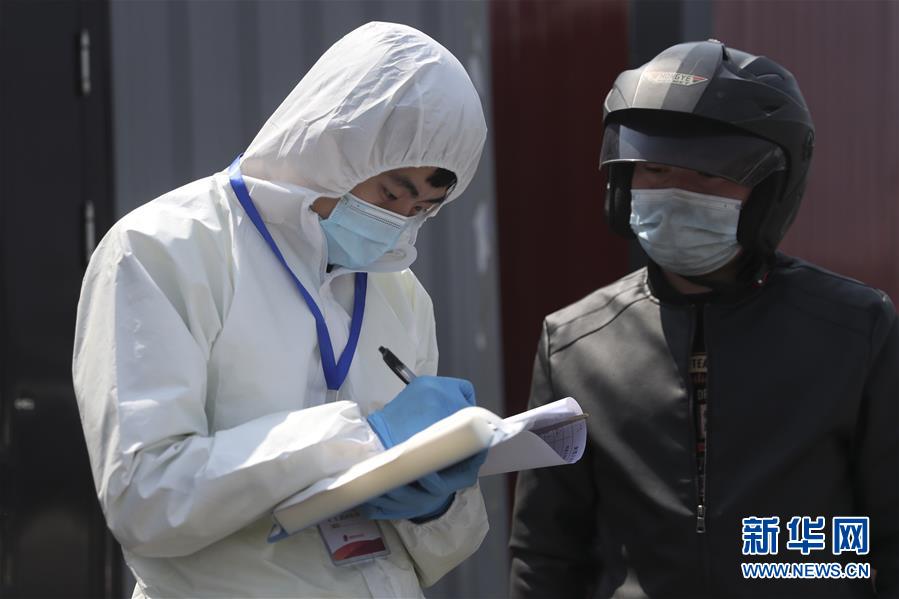 (新華全媒頭條·圖文互動(dòng))(9)戰(zhàn)斗在防疫最前沿——來(lái)自“五一”國(guó)際勞動(dòng)節(jié)的致敬