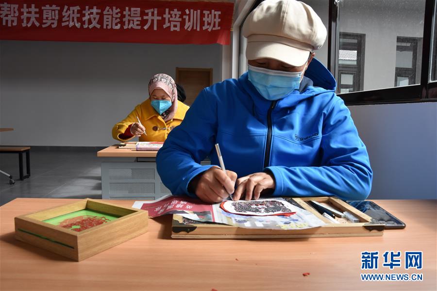 （決戰(zhàn)決勝脫貧攻堅(jiān)&middot;圖文互動）從&ldquo;灶臺&rdquo;到&ldquo;非遺&rdquo;舞臺&mdash;&mdash;寧夏海原縣農(nóng)村婦女雙手拓開致富路